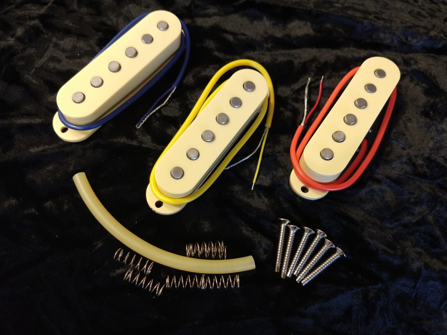 Vintage Strat pickups Platinum By Ironstone